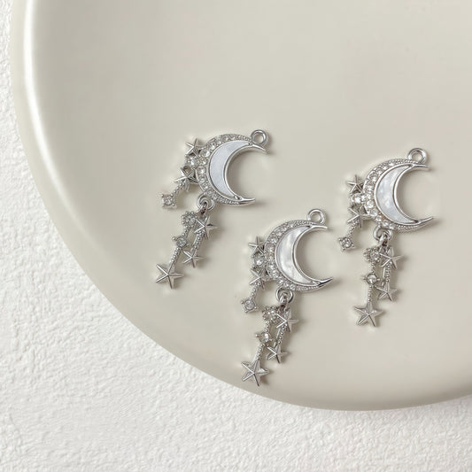 [P028]   Flash Diamond Moon Pendant