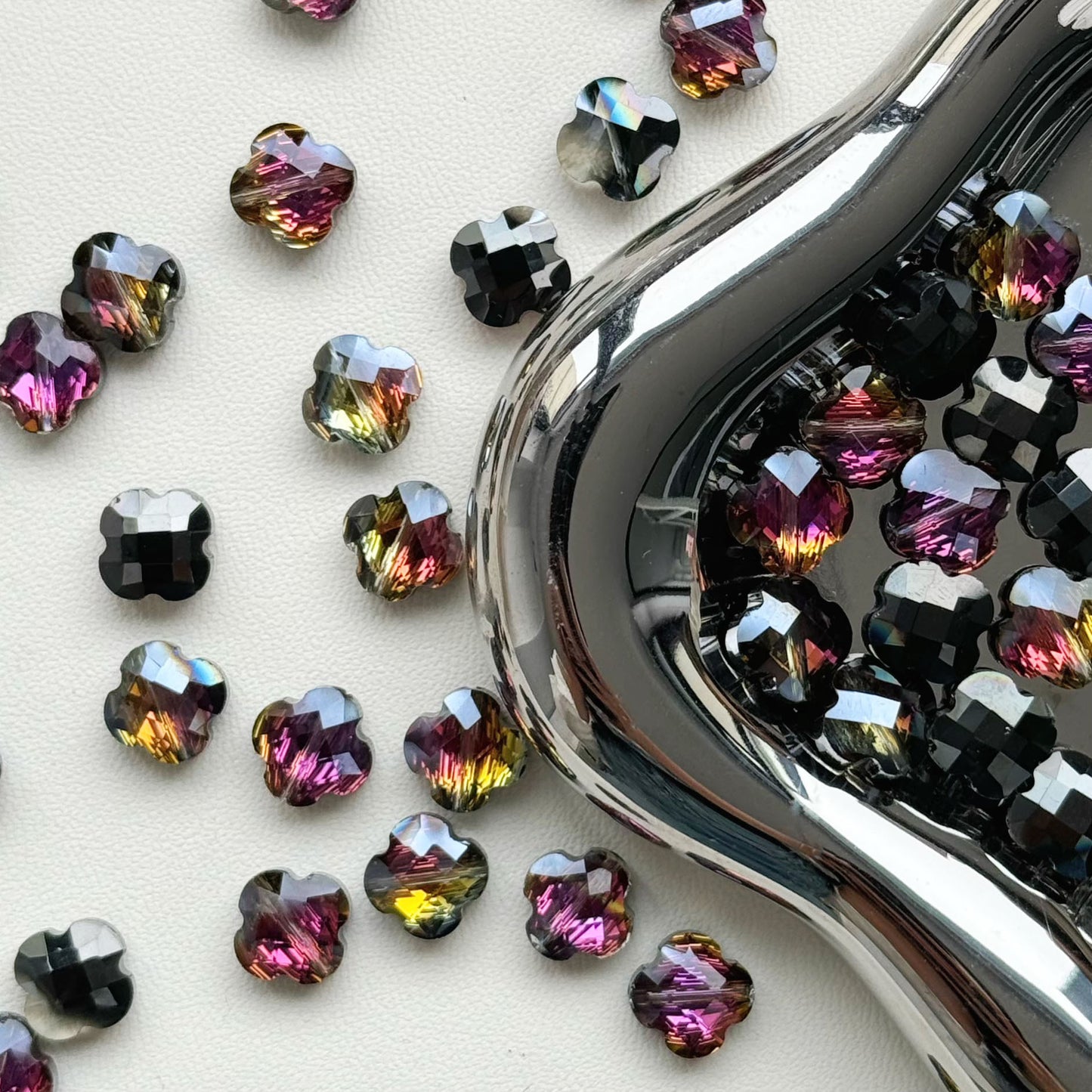 [K004]   Four-Leaf Clover Flashing Beads