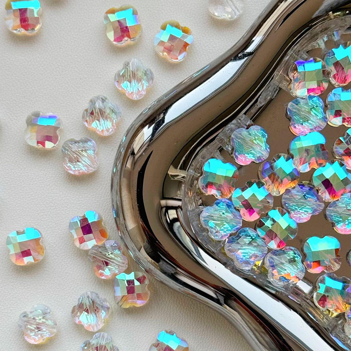 [K004]   Four-Leaf Clover Flashing Beads