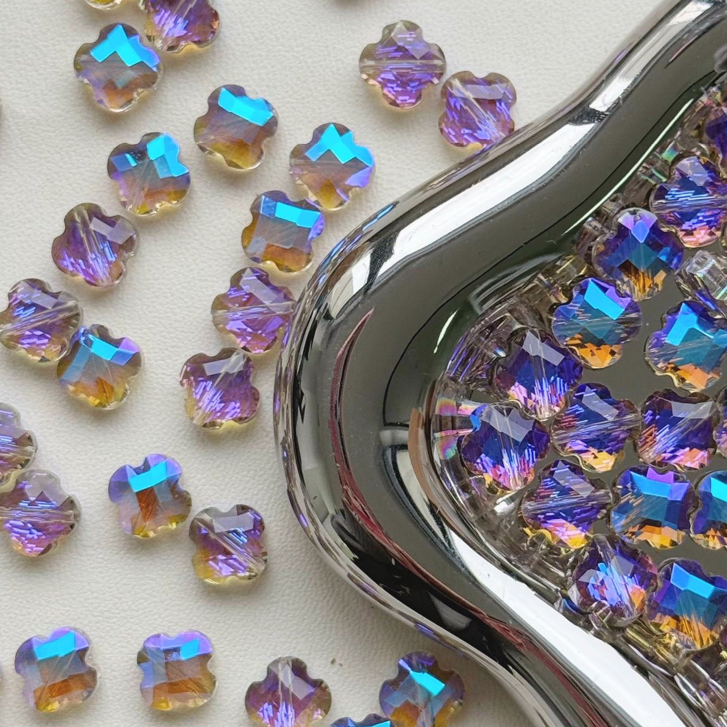 [K004]   Four-Leaf Clover Flashing Beads