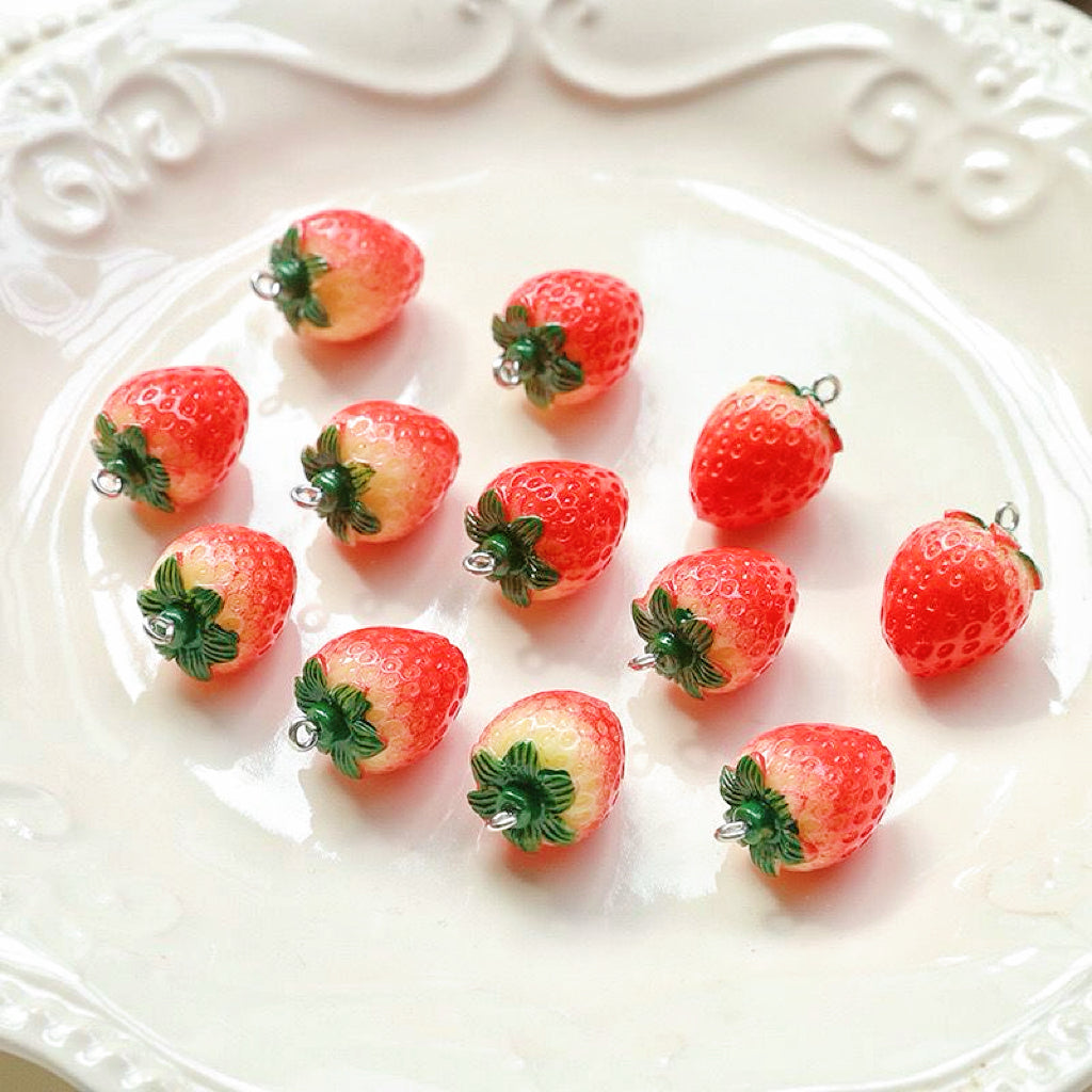 [P037]   Miniature Simulated Resin Strawberry(26*15MM)