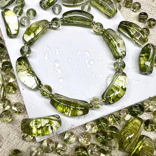 [A634]    Verdant Glow-High Quality Glass Bead