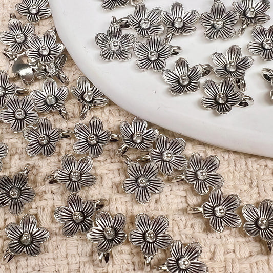 🆕 [P100]    Retro Alloy Flower Pendant