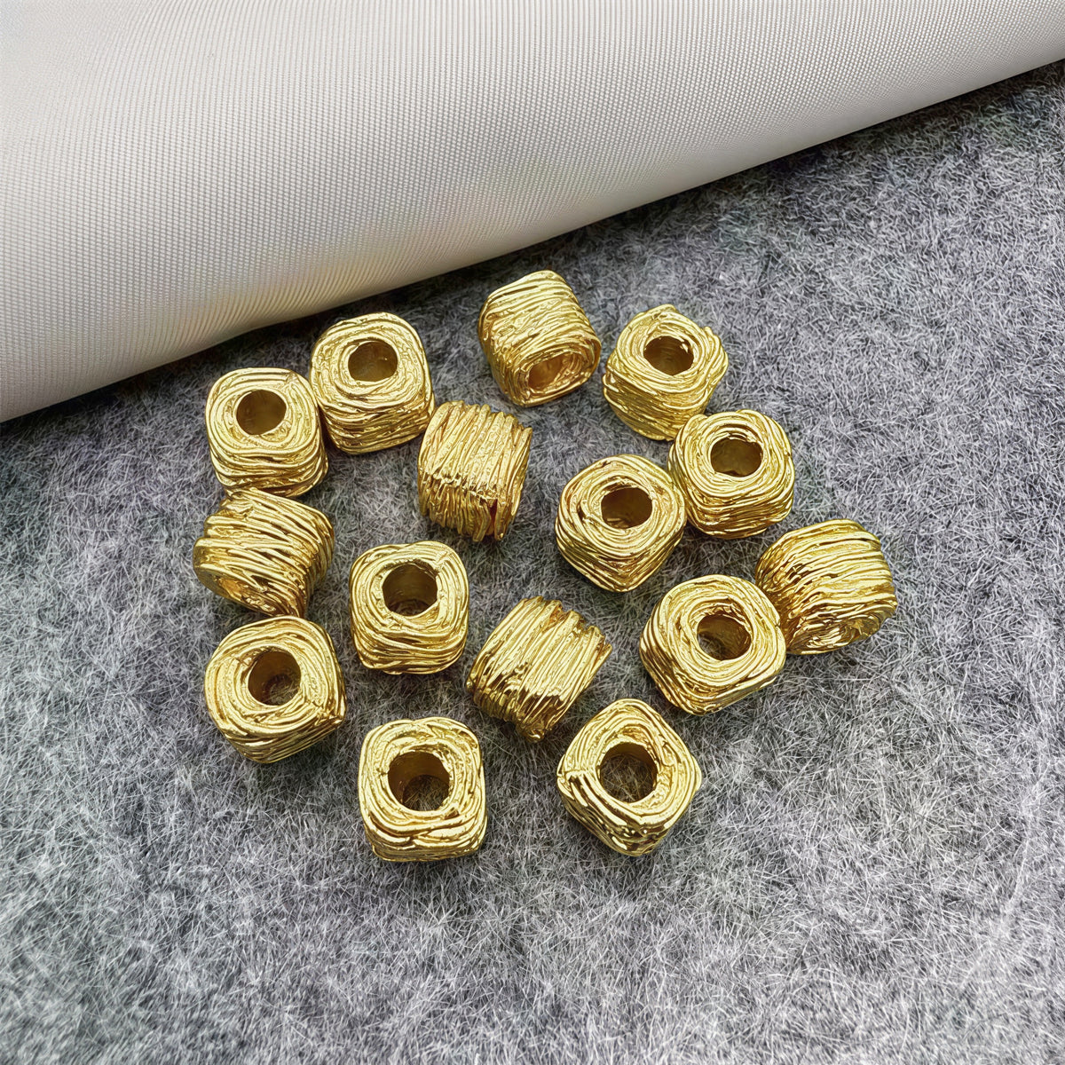 🆕[P103]   Copper-plated 18K Cube Spacer（5.5*6.2MM）